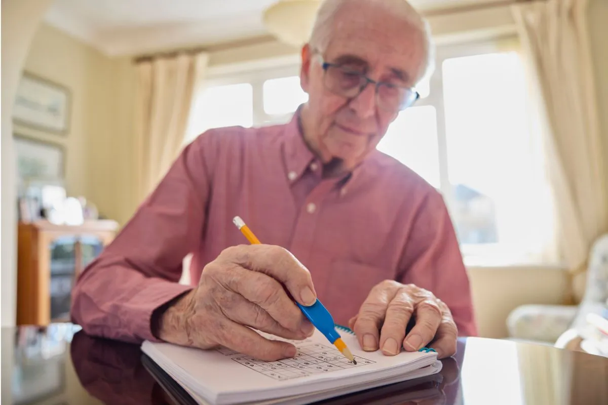 UK Doctor Shares 1-Minute Brain Test You Can Do at Home