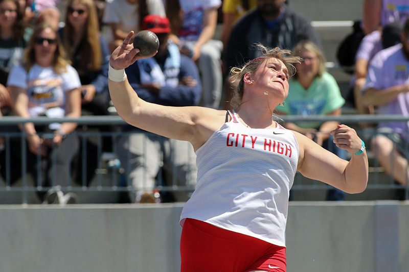 Iowa Senior Throws Her Way Into Record Books