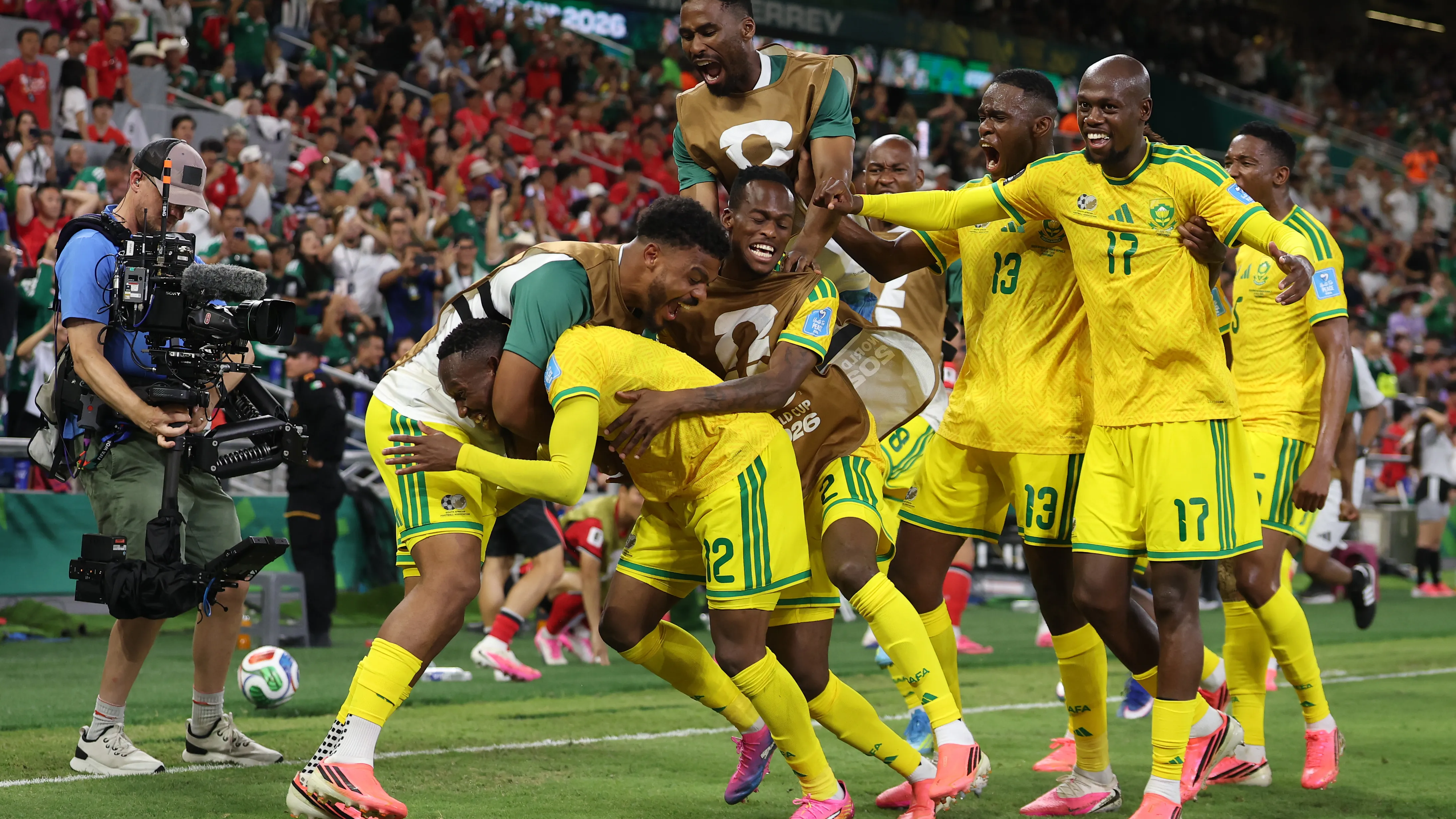 South Africa Reaches First World Cup Knockout Round