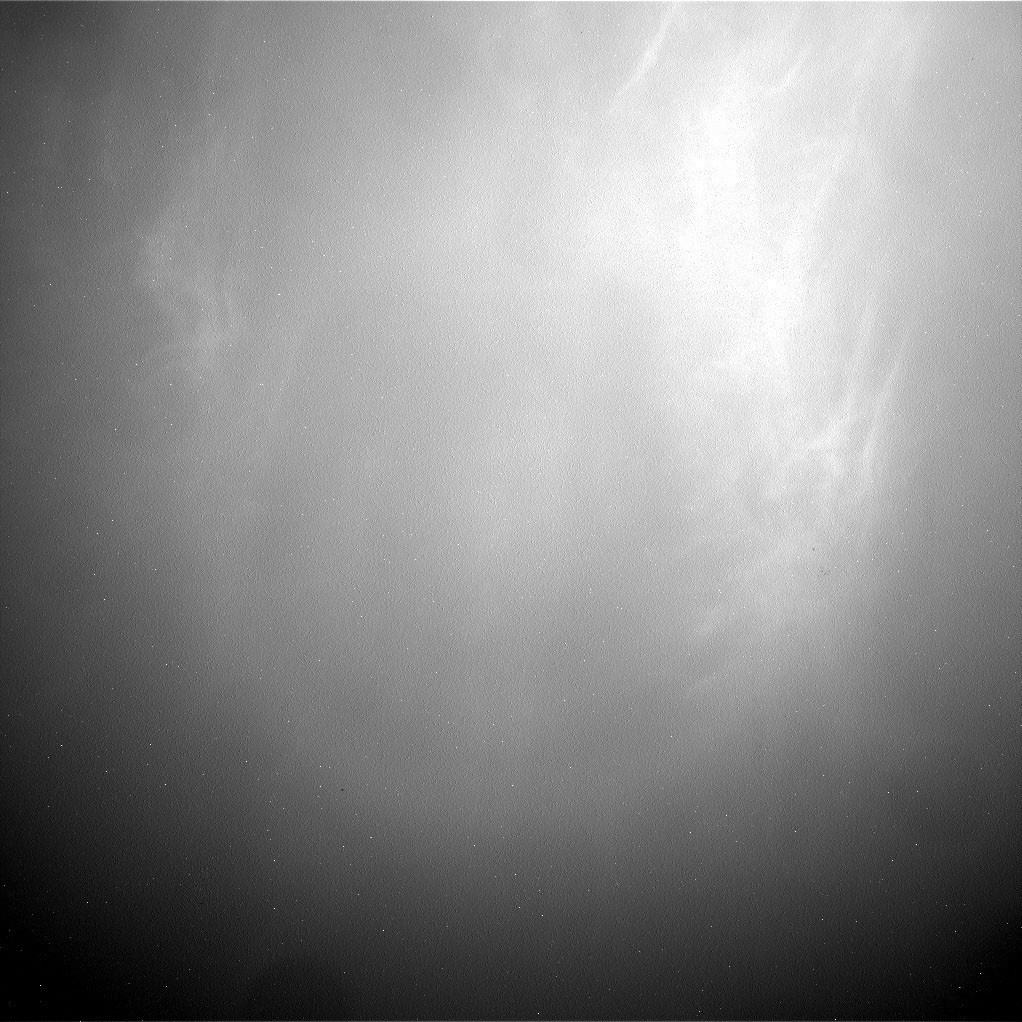 Mars Rover Spots First Twilight Clouds of Autumn Season