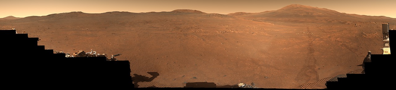 Mars Rover Captures 4.5 Billion Year Old Rocks on Crater Rim