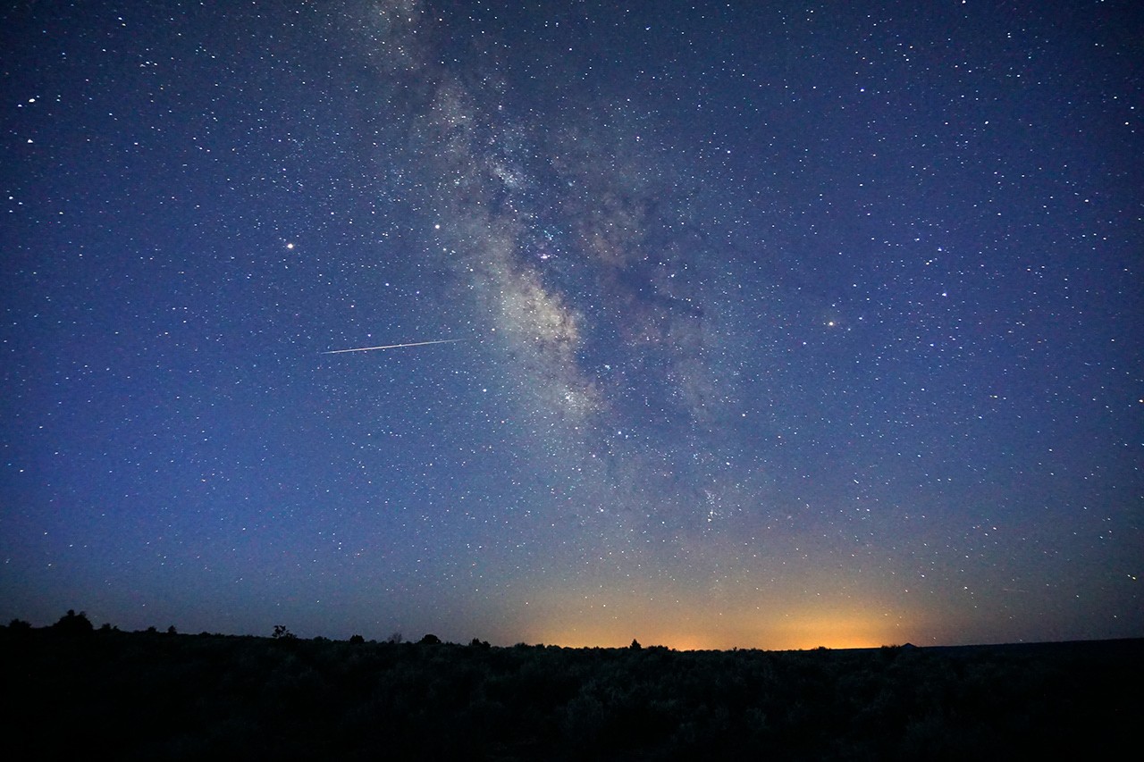 April Brings Bright Comet, Meteor Shower, and Mercury Show