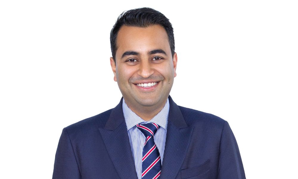 Mortgage Adviser Saves Client's Deal on Christmas Day