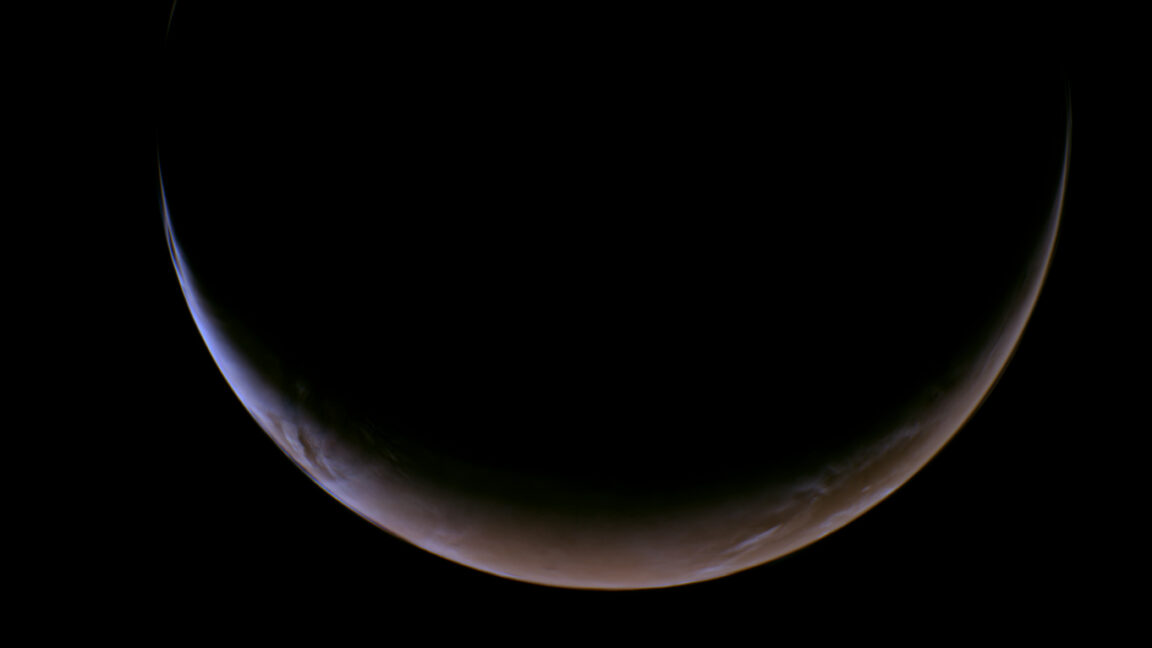 NASA Spacecraft Nails Mars Flyby on Way to Metal Asteroid