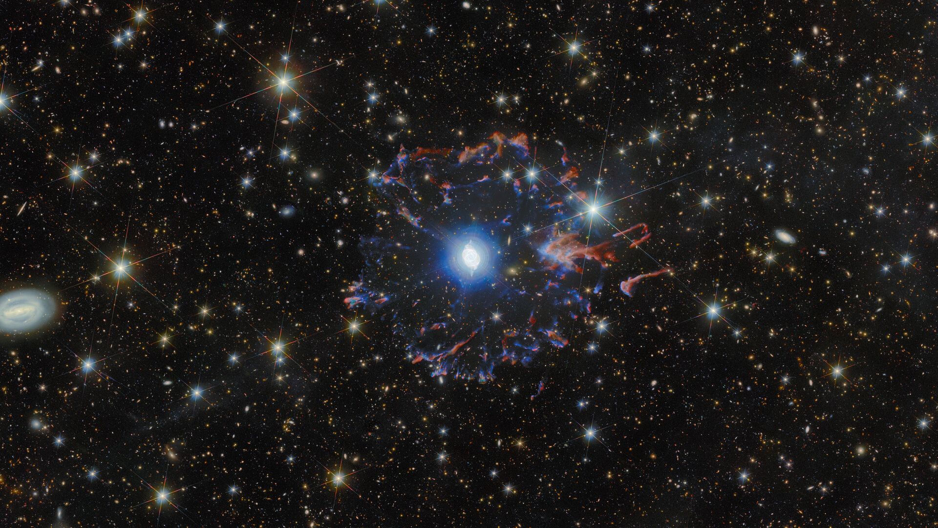 Two Space Telescopes Capture Dying Star's Spectacular Show