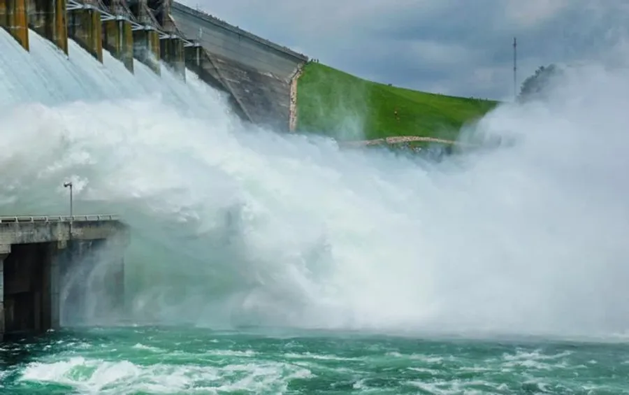 Pumped hydropower storage facility with water reservoirs at different elevations for renewable energy storage