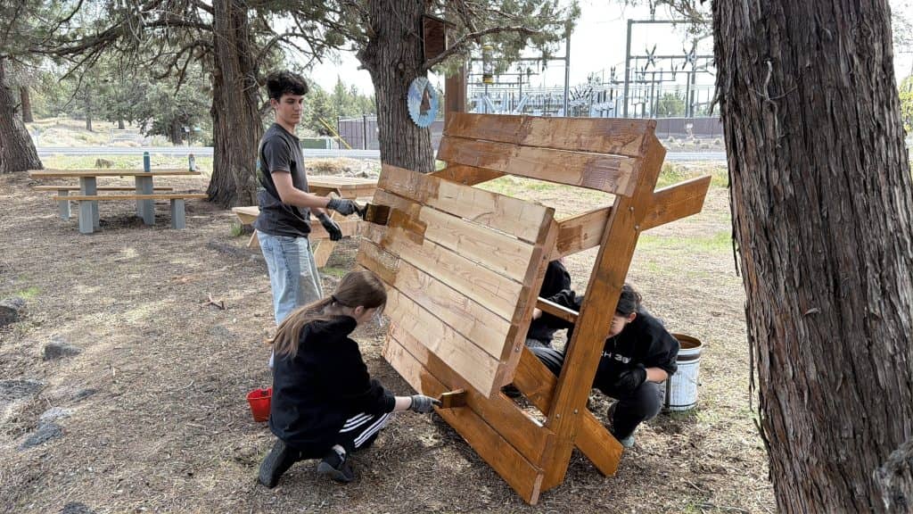Central Oregon Wildlife Center Opens Youth Volunteer Program