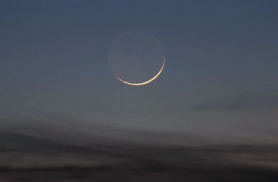 Moon and Mercury Meet Wednesday in Rare Sky Show