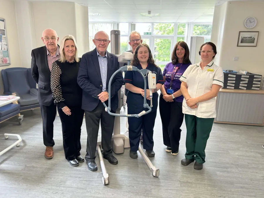 Exmouth Fundraisers Donate £6K Hoist to Local Hospital - Image 2