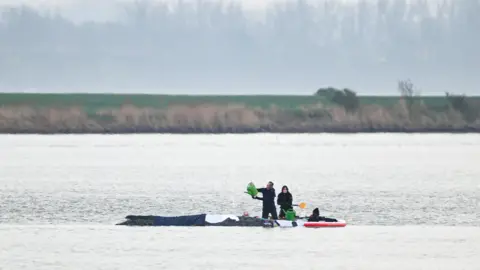 Rescuers Launch New Plan to Save Stranded German Whale - Image 2