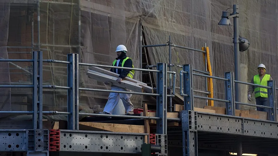 Spain Hits Record 22 Million Jobs, Unemployment Drops