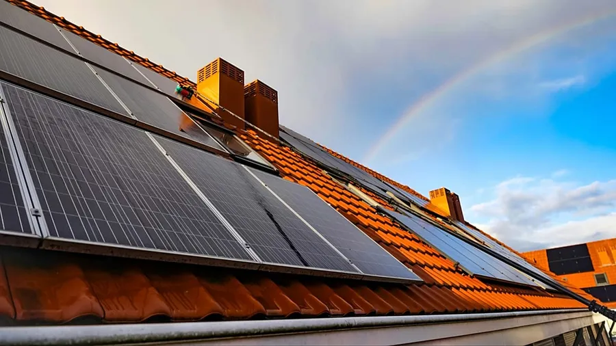 UK Homes Generate 10M Hours of Free Solar AC During Heatwave