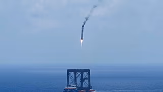 China Lands Rocket Booster on Ocean Platform for First Time - Image 3