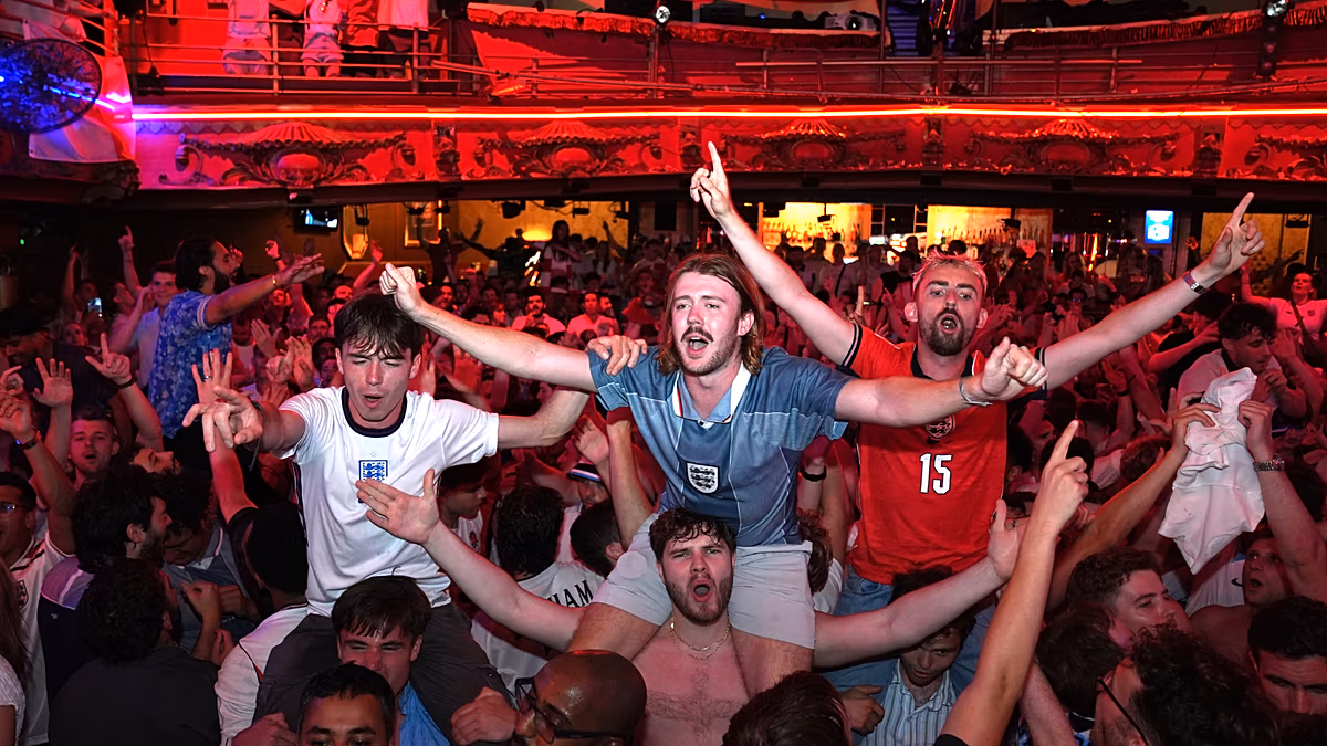 Bellingham's Extra-Time Goals Send England to World Cup Semis