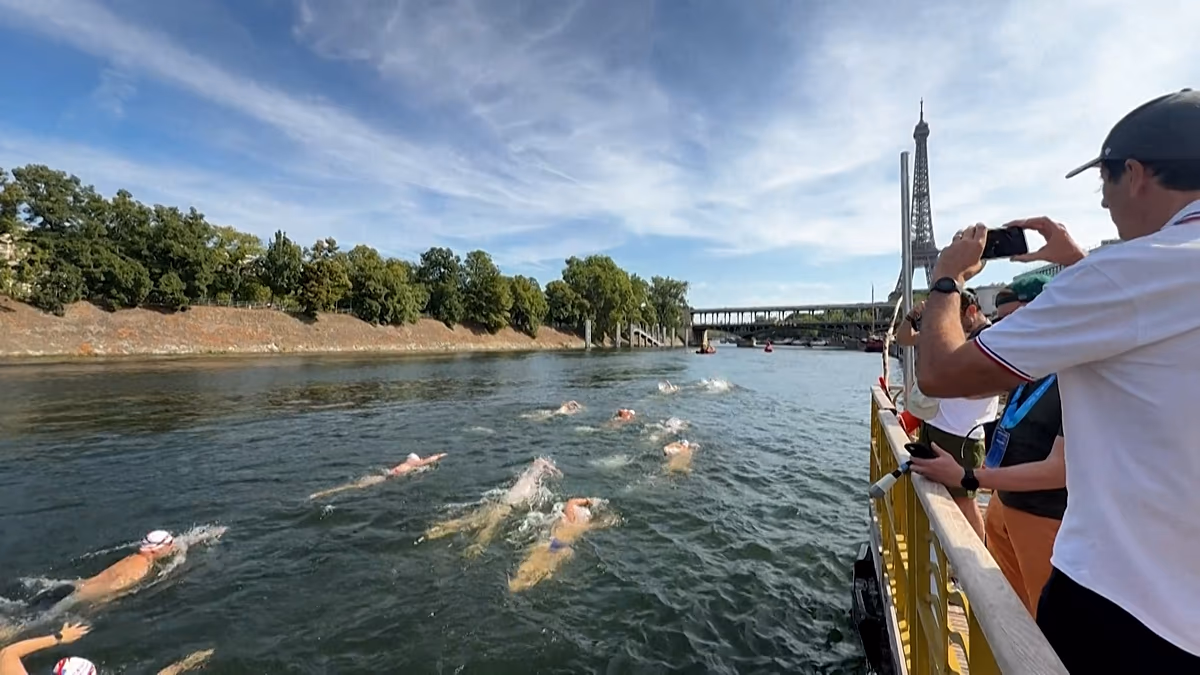 Paris Swimmers Race in Seine River After 80 Years
