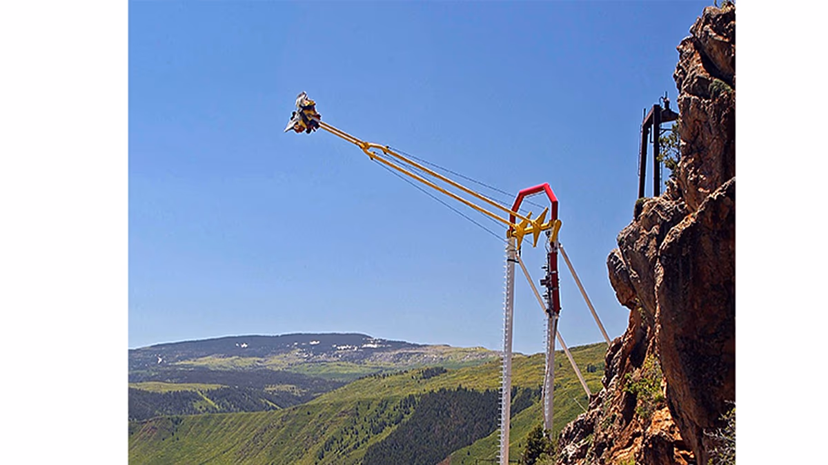 Swiss Alps Giant Swing Opens at 7,000 Feet