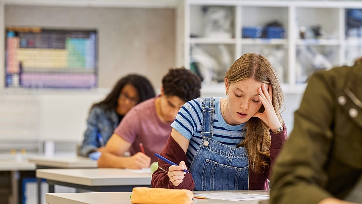 Sleep Beats Screen Time for Teen Grades, Study Finds