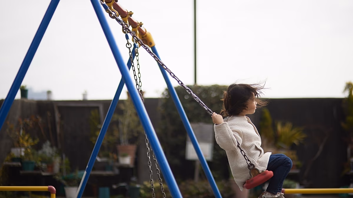 Kids Who Play Alone May Be Happiest That Way, Study Finds