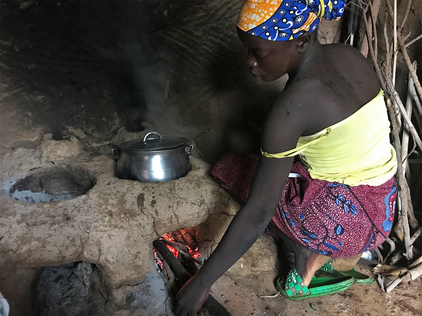 Cameroon Women Cut Firewood Use in Half With New Stoves - Image 5