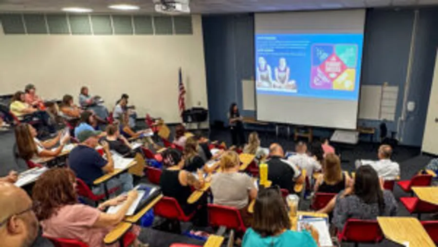 Arizona English Teacher Wins $2,500 Award for Empowering Students - Image 5