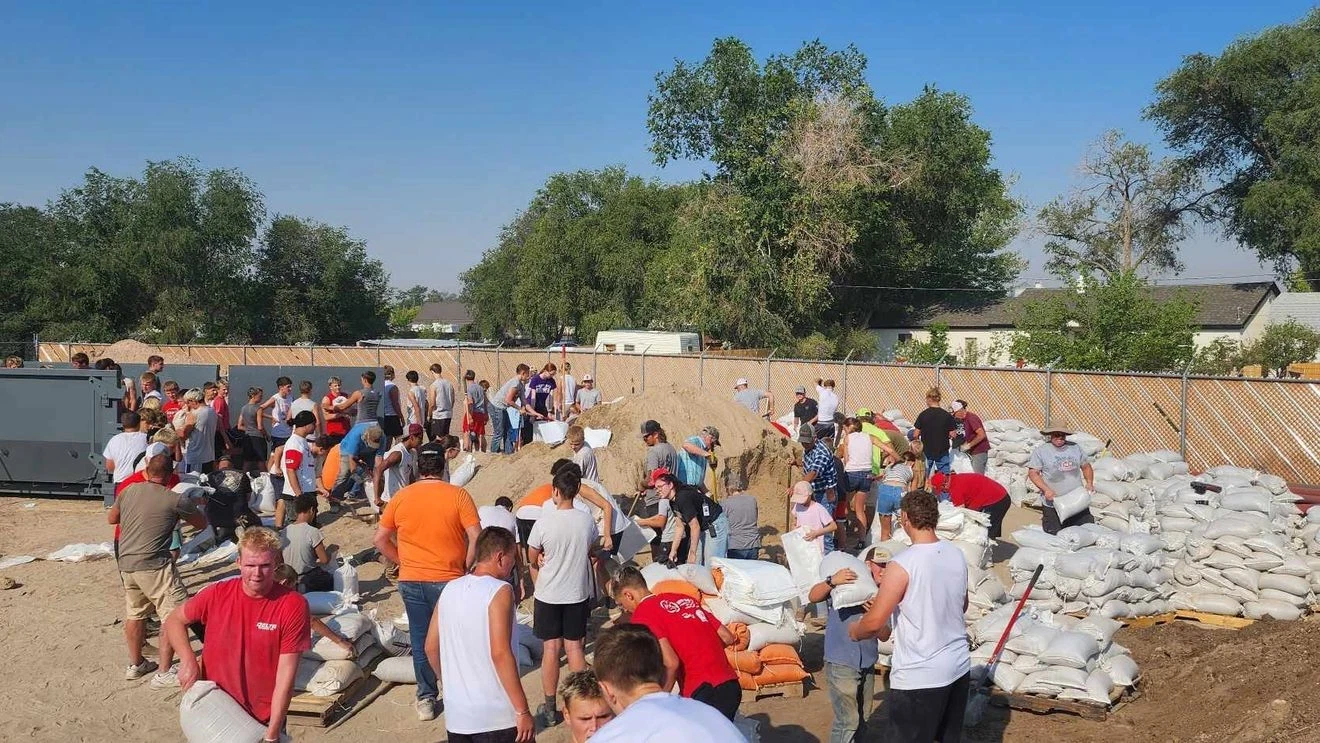 Delta, Utah Volunteers Fill Sandbags to Protect Neighbors