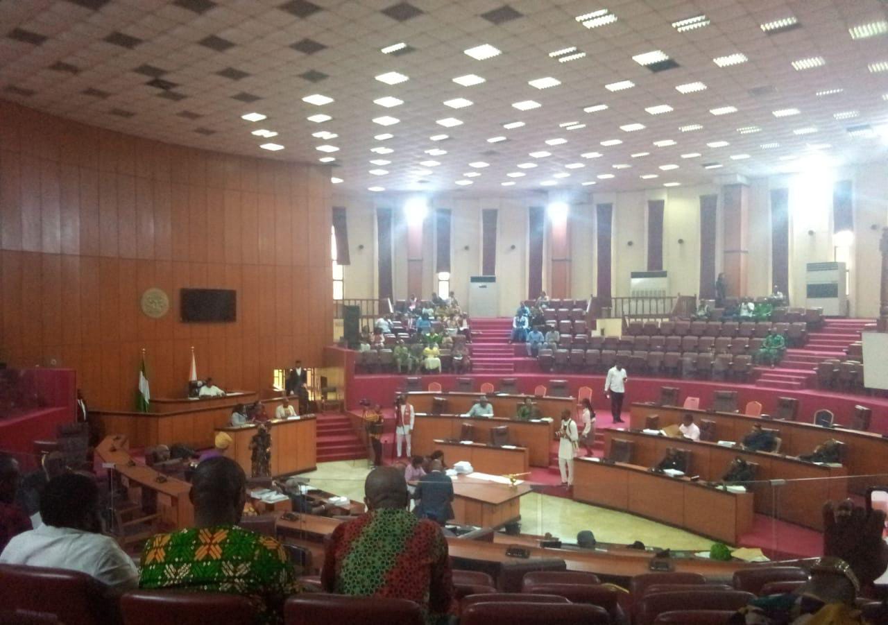 Nigeria Lawmakers Return After Outcry Over Abandoned Complex