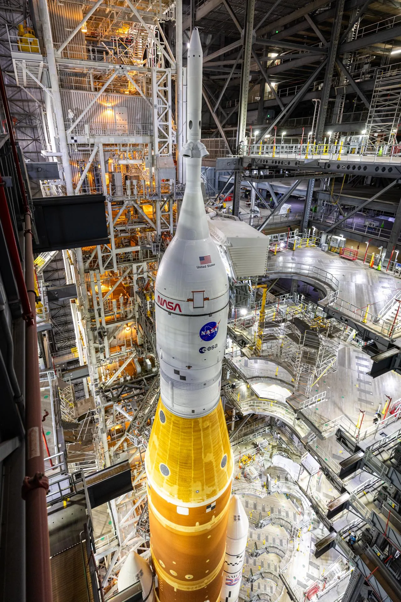 NASA's Artemis II Will Send 4 Astronauts Around the Moon - Image 3