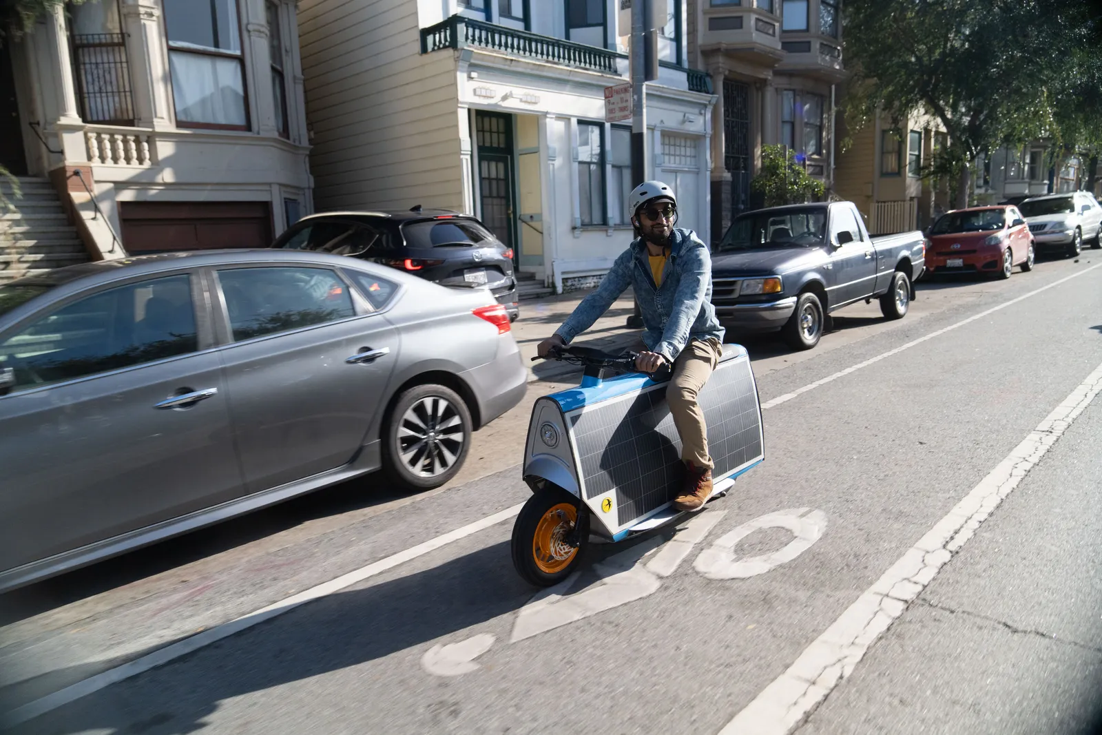 Solar Scooter Charges Itself While You Work - Image 2