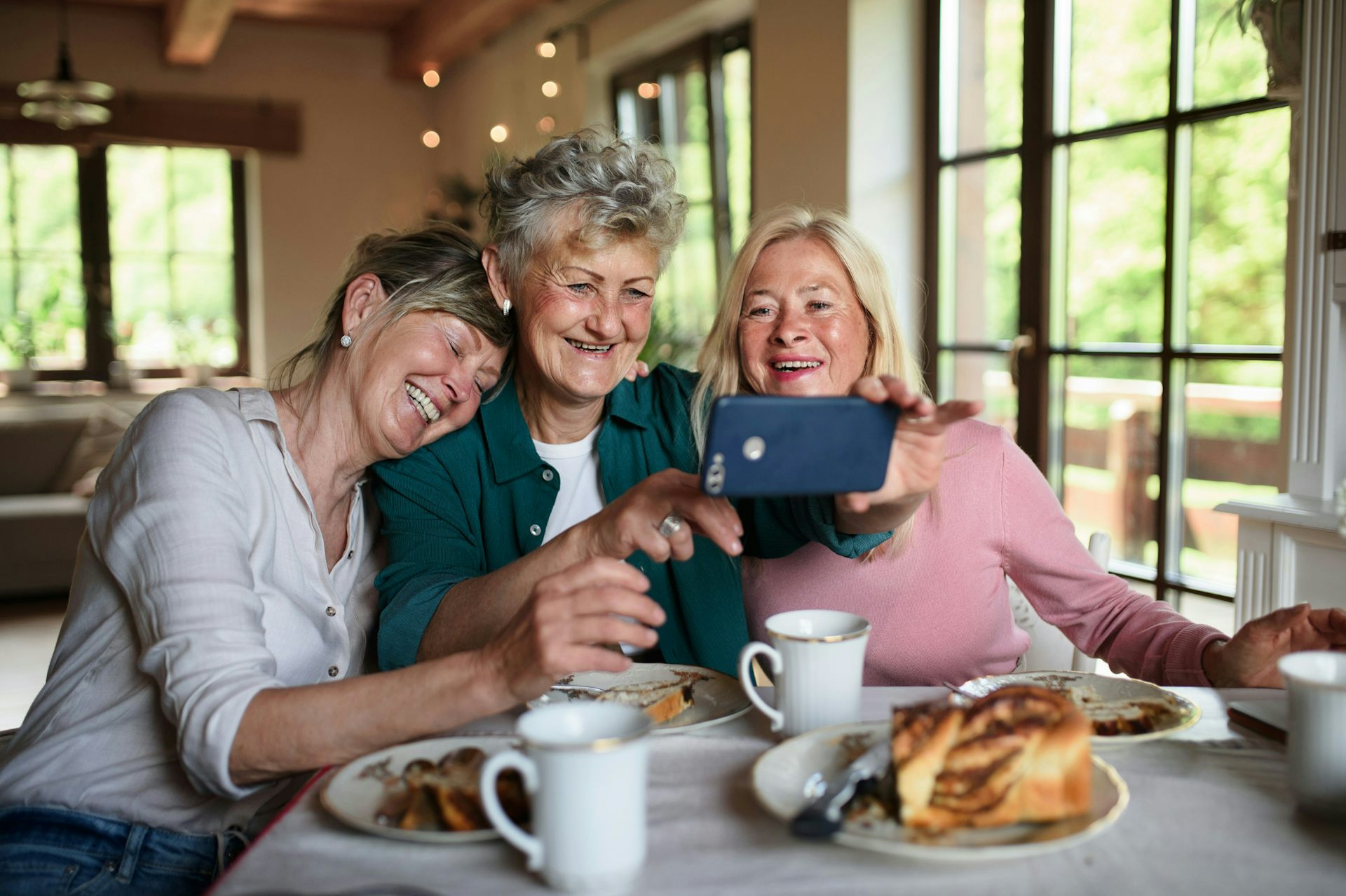 Women's Friendships Boost Health and Career Success - Image 2