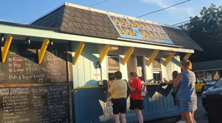 Ice Cream Shop Owners Defend Teen Staff, Business Booms