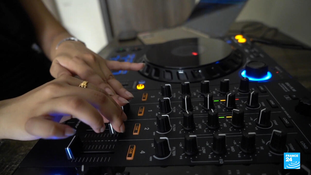 Women DJs Break Barriers in Pakistan's Music Scene