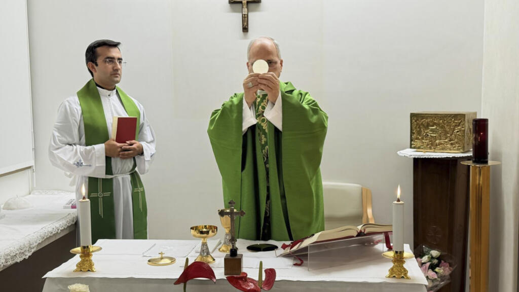 Pope Leo XIV Celebrates Mass Days After Lung Cancer Surgery - Image 2