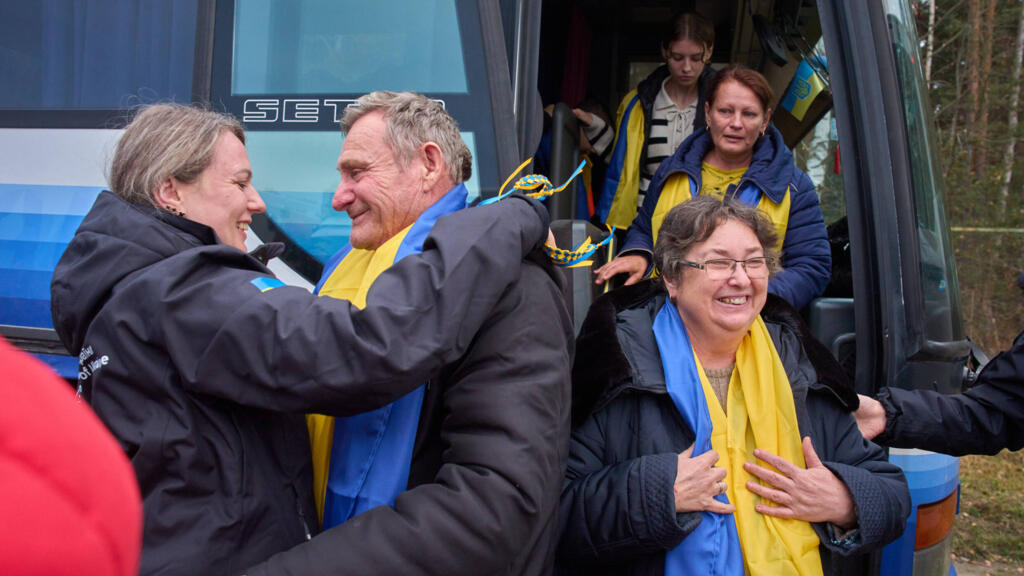 Oleshky Families Tearfully Reunite in Ukraine - Image 2