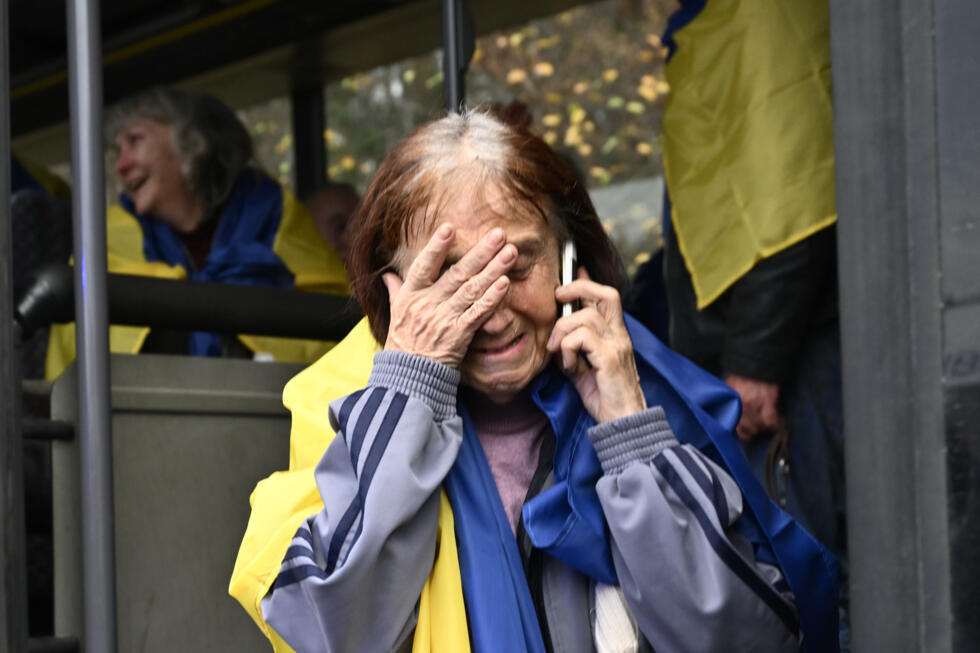 Oleshky Families Tearfully Reunite in Ukraine - Image 4
