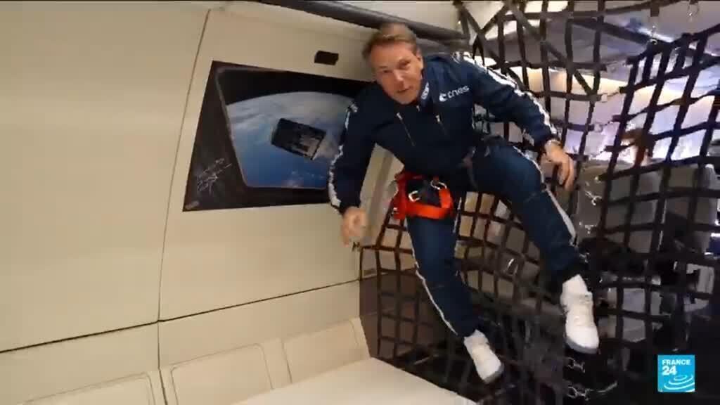 Scientists Test Experiments in Weightlessness Over France - Image 2