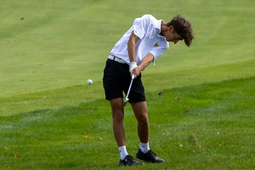 Senior Golfer Wins Title After Starting 4 Strokes Behind - Image 5