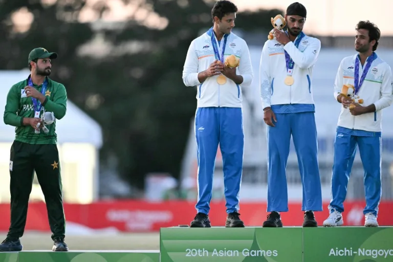 Tom Kim celebrates golf victory draped in South Korean flag at Asian Games