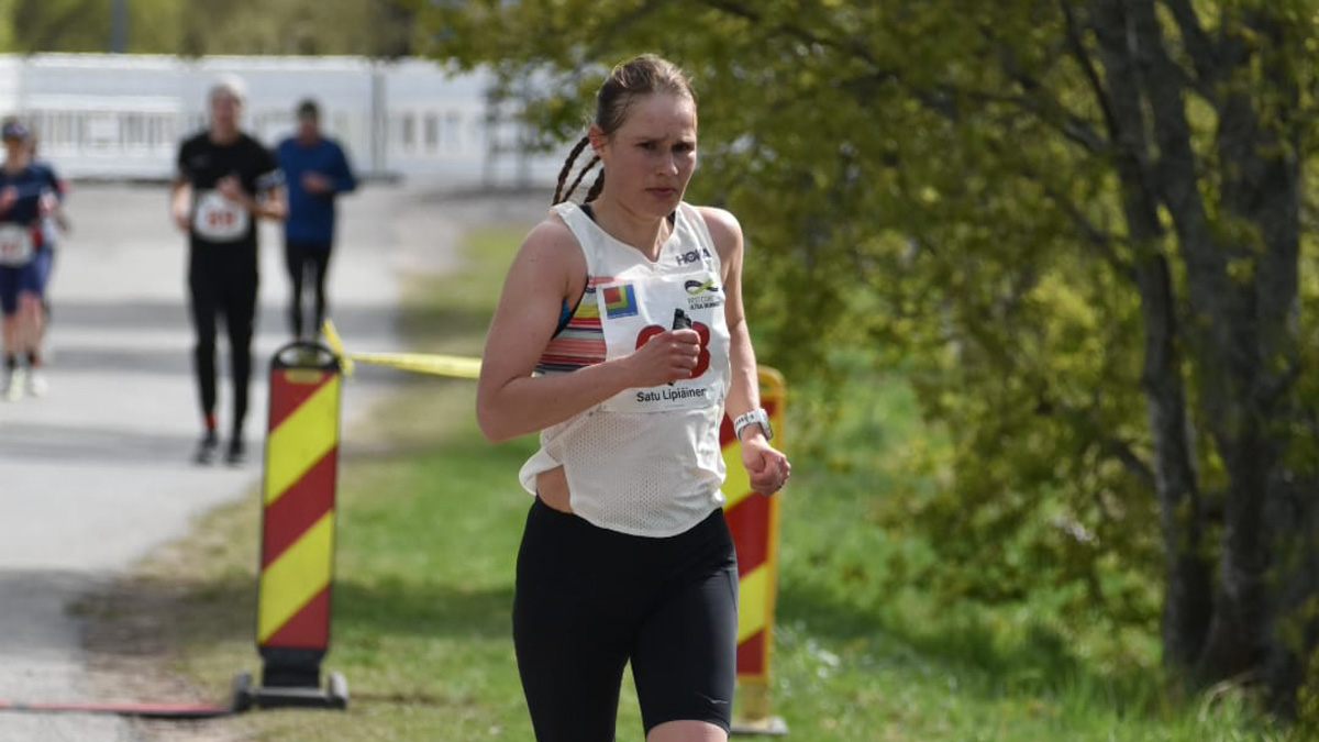 New Mom Shatters Women's 6-Hour Running World Record