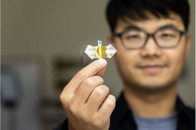 Tiny Flying Robot Survives Being Flattened 11,000 Times - Image 4