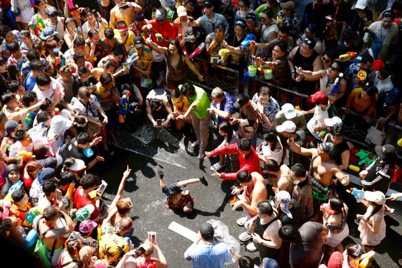 Bangkok's Songkran Festival Draws Record 650,000 Revelers - Image 2