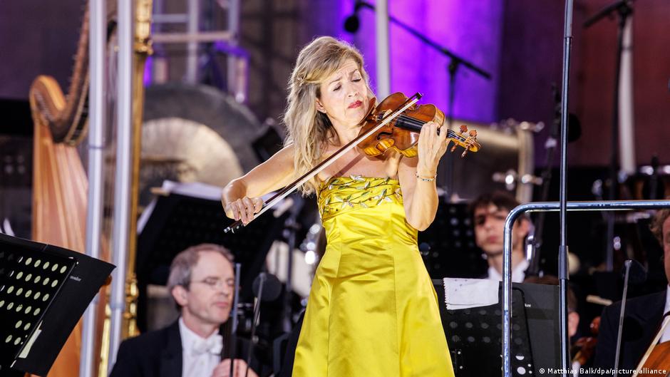 Star Violinist Anne-Sophie Mutter Celebrates 50 Years Onstage