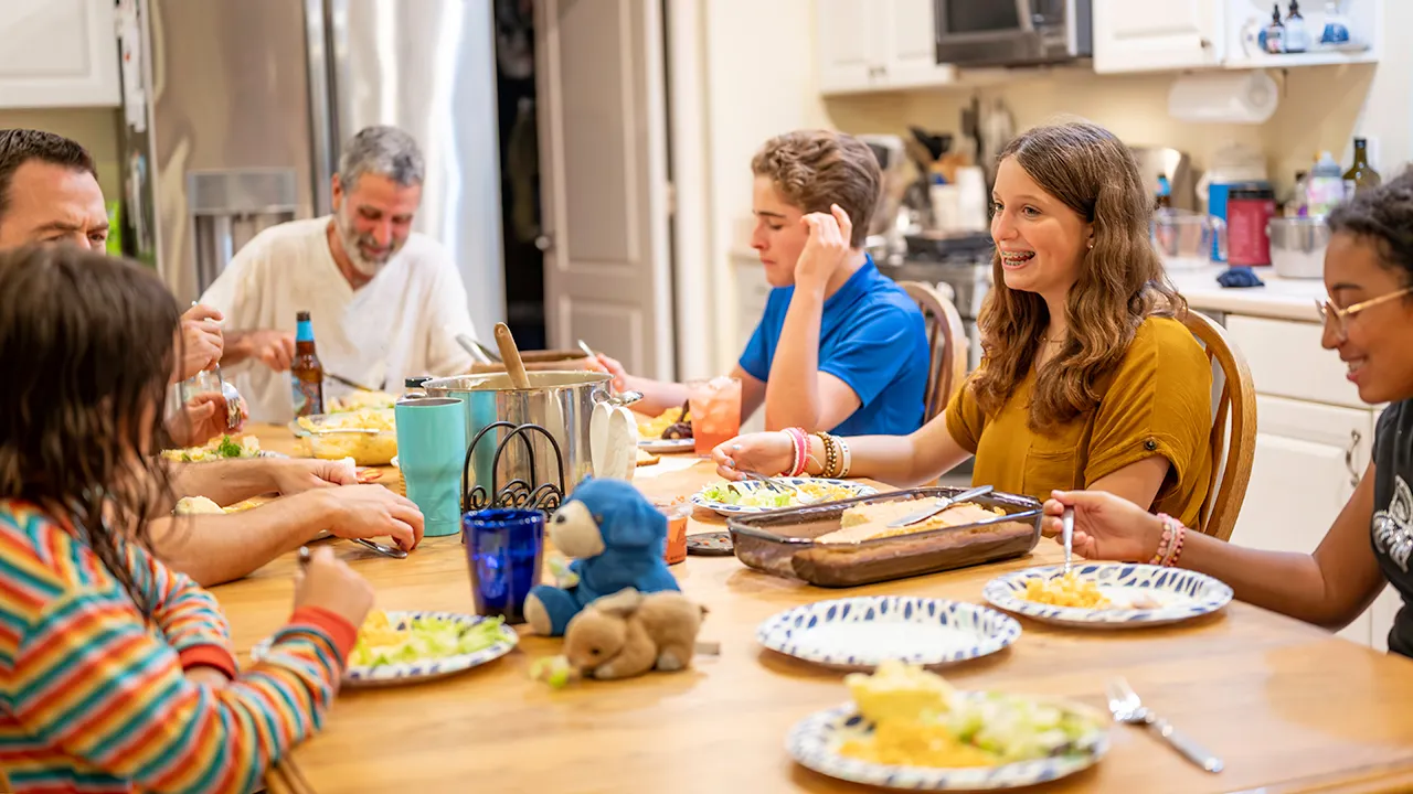 Family Dinners Reduce Teen Substance Use by 34%