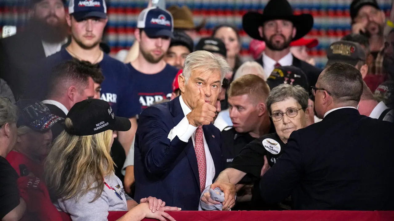 Dr. Oz Helps Woman Who Fainted at Kentucky Event