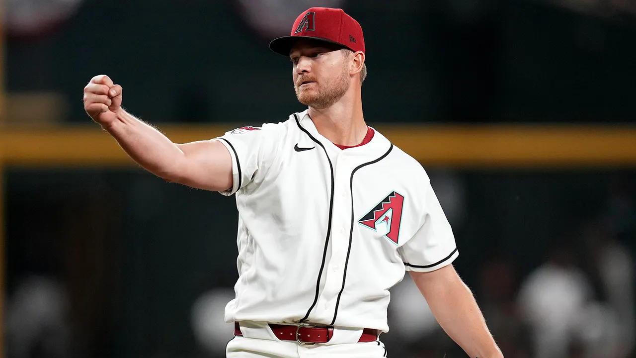Pitcher Throws Perfect 9-Pitch Inning in Arizona Debut