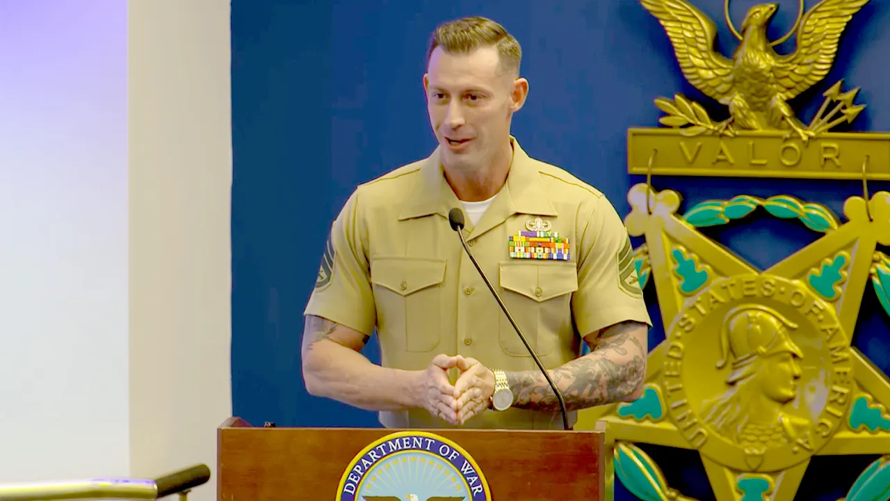 Marine Who Lost Both Legs Reenlists at 40
