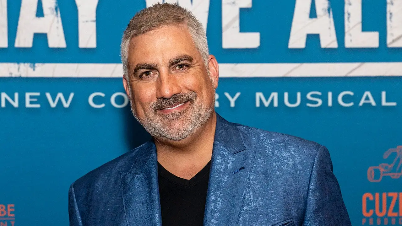 Taylor Hicks: Faith Keeps Him Grounded 20 Years Later
