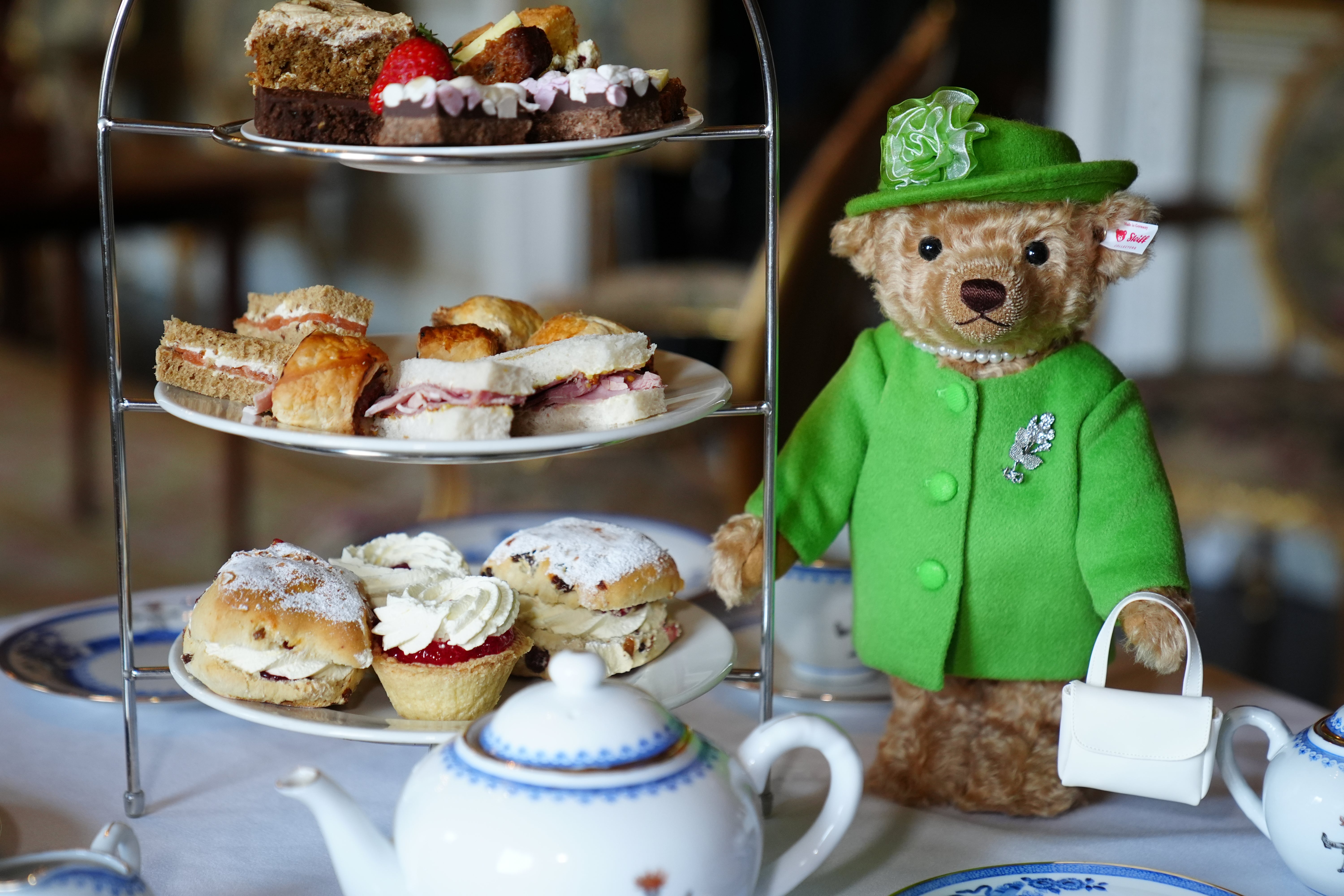 Steiff Creates Bear Honoring Queen Elizabeth's 100th Birthday - Image 2
