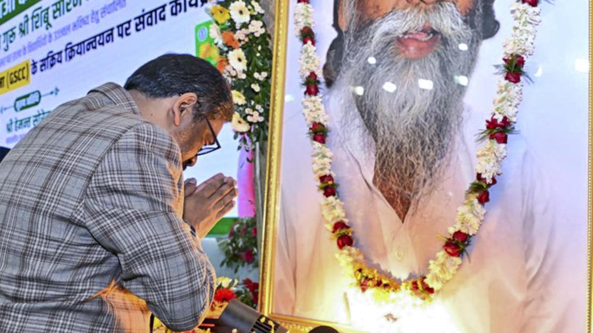 Shibu Soren, elderly tribal leader and founder of Jharkhand state, honored with national award