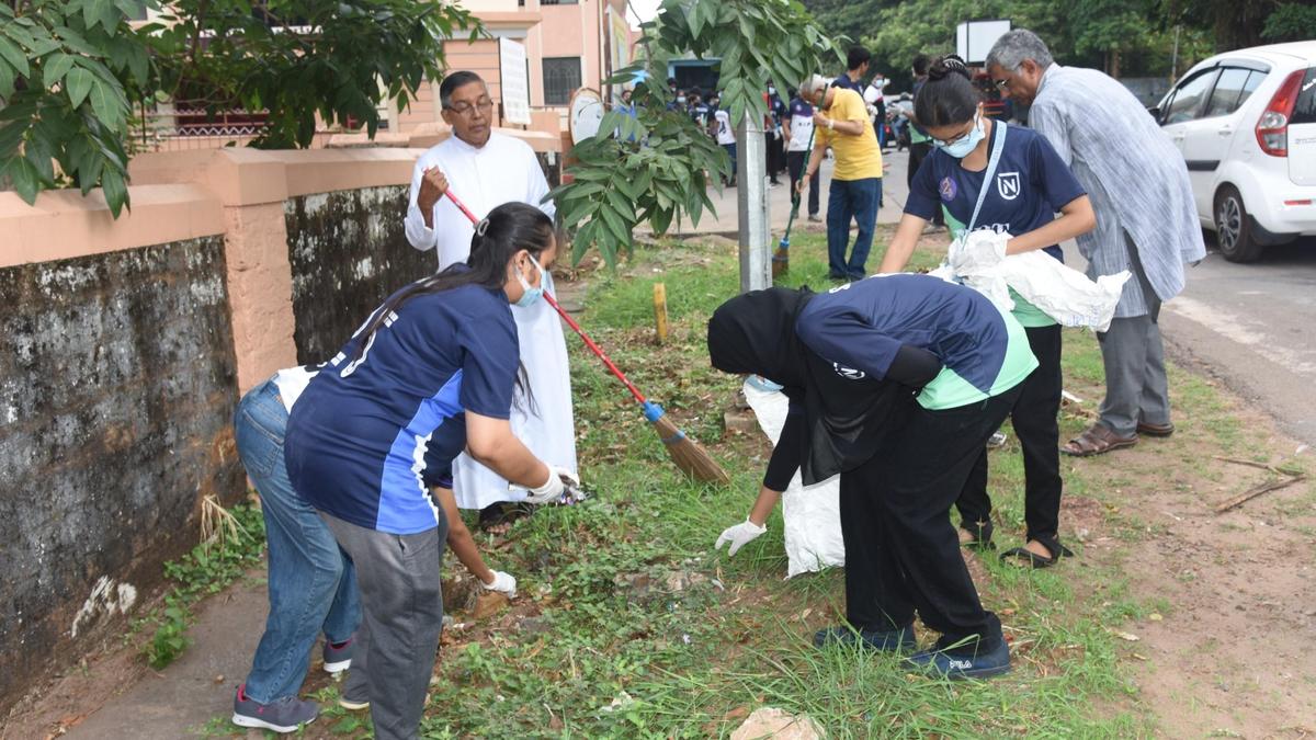 Students Lead Street Cleanup in Mangaluru