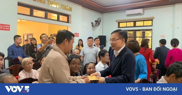 Vietnam Delivers 1.5M Lunar New Year Gifts to Families
